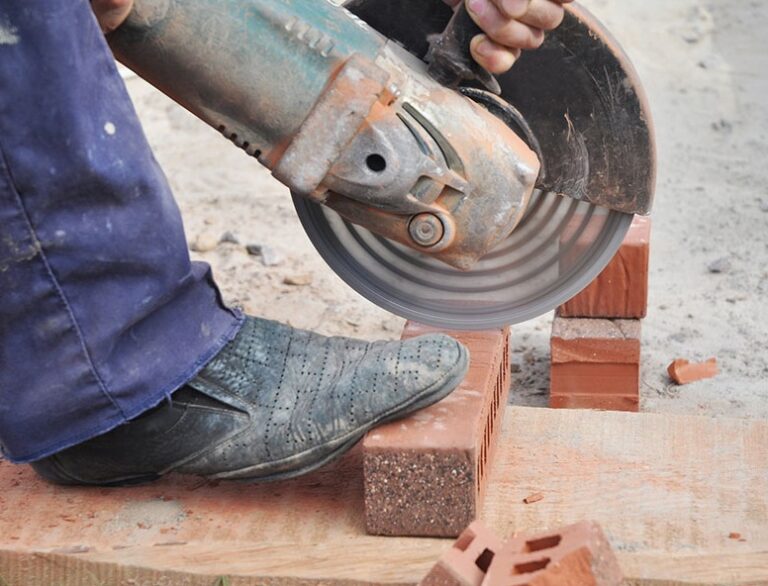 How to Cut Bricks with the Angle Grinder